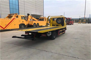 抚远非事故拖车